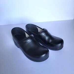 Dansko Professional Comfort and Support Clog Shoes. Size US 10.5/EU 41